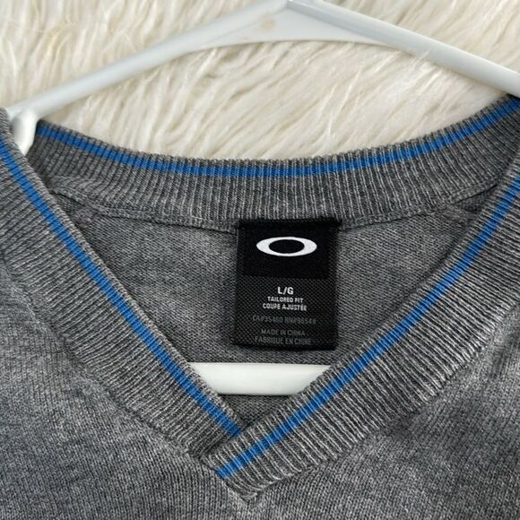 OAKLEY SWEATER SIZE LARGE - Picture 4 of 8